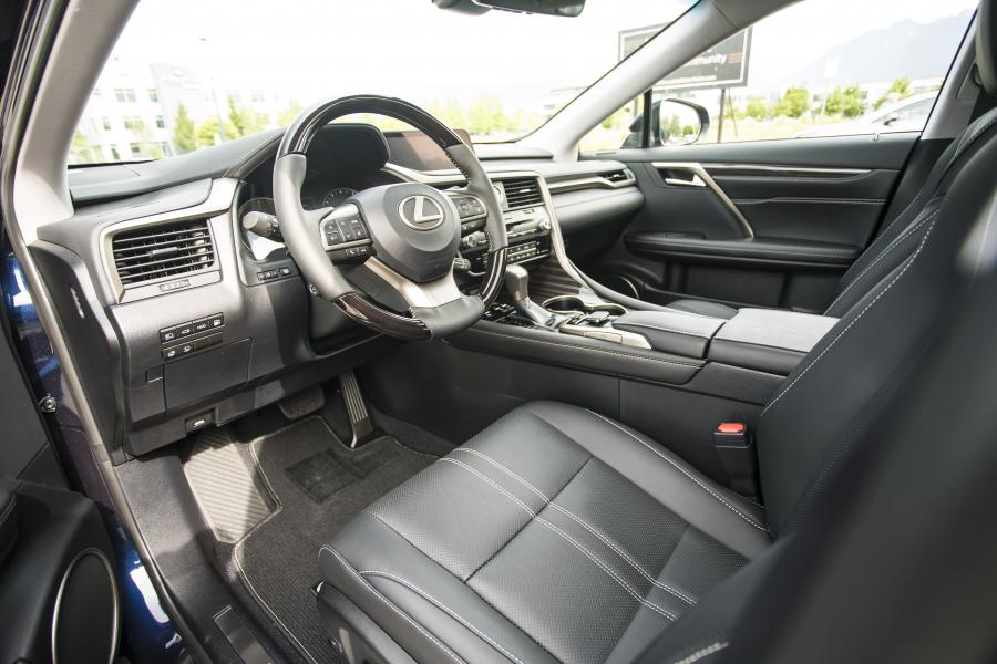 Интерьер Lexus RX450hL 2018 года  (NA) (фото 6 из 24)